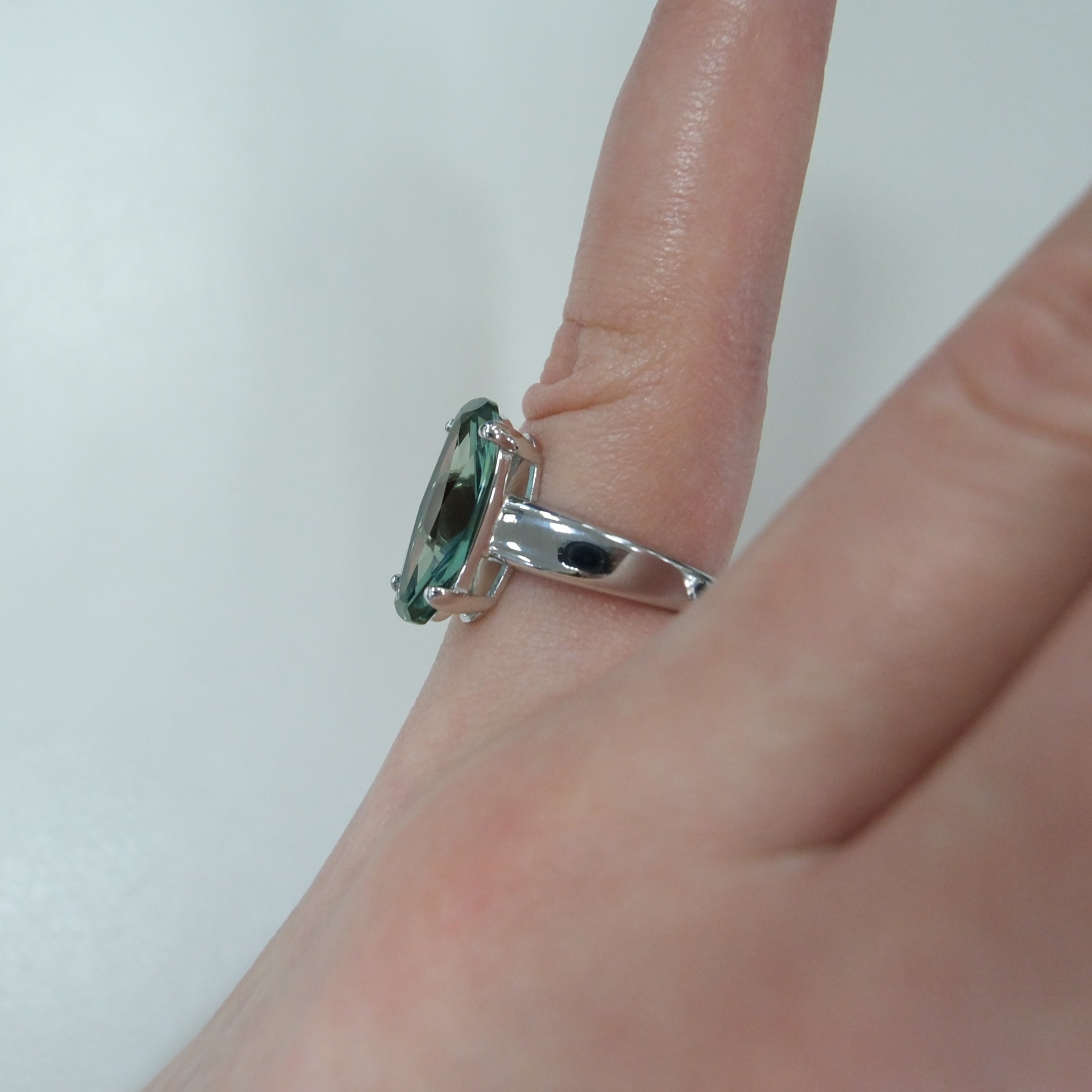 Серебряное кольцо с празиолитом